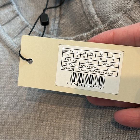 Never Fully Dressed “LOVE” sweater - Picture 8 of 9